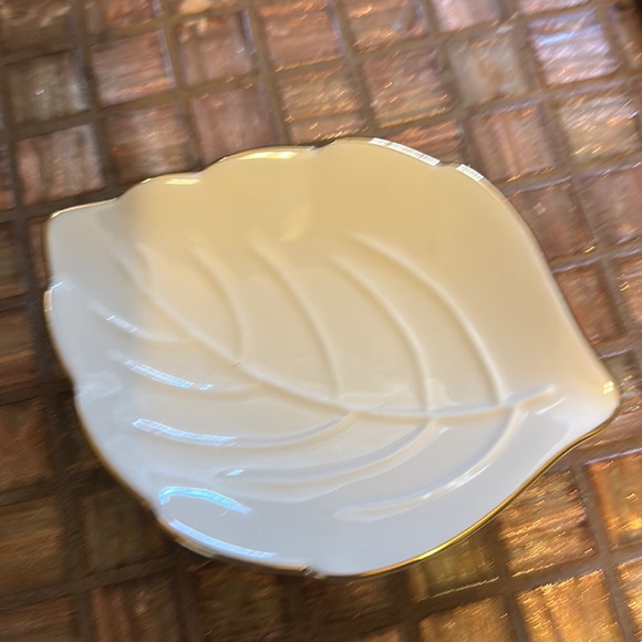 New in box Aerin Leaf dish